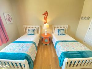 Have a beachy time at this 5 star townhome!