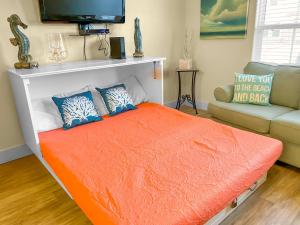 Have a beachy time at this 5 star townhome!