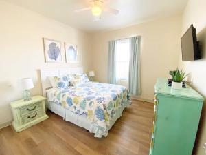 Have a beachy time at this 5 star townhome!
