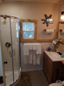 Red Barn Haven-Your romantic getaway to Yosemite