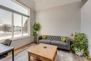 3 Mi to Historic Dtwn Hartland Family Retreat