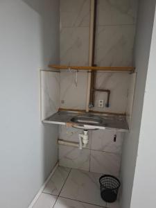 RL Suíte com cama de casal, com banheiro privado, ar split, wifi em Sobrado, sem áreas compartilhadas, somente acesso comum qqq
