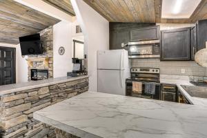 1 Mi to Main St Eats! Single-Level Red Bluff Home