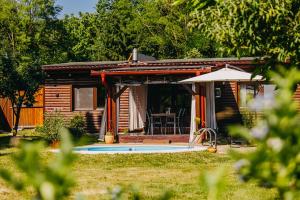 Peaceful countryside retreat with pool, hot tub & sauna