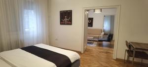 Two Bedroom Central Apartment with Parking