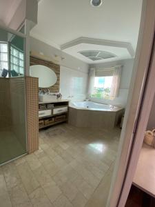 Suíte ampla e confortável 2