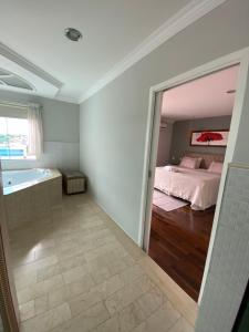 Suíte ampla e confortável 2