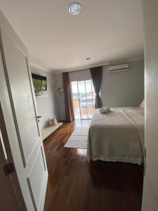 Suíte ampla e confortável 2