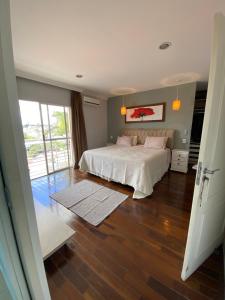 Suíte ampla e confortável 2