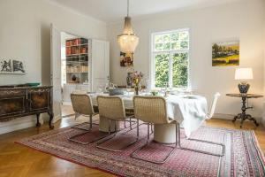 Manor House By Lake Mälaren Near Stockholm