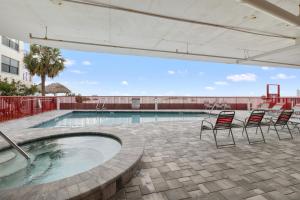 Large Gulf Unit Beach Views - Crimson #203