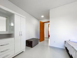 Apto em condomínio frete a paria do Mutá (atravessou a rua ta na praia)