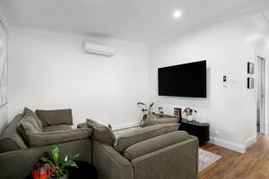 Carrington Cottage - Walk to Cafés, Bars & harbour