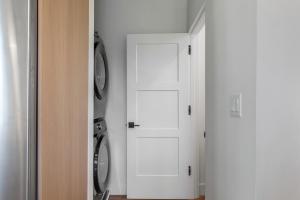 Newly Built 3-Story Home • Parking • Alki Beach