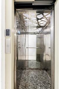 New Apt - Steps to Old City & Beach - Wi-Fi & Desk