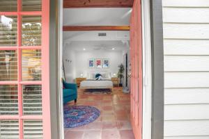 Be A Nomad - Pool Access Studio Apartment - Jacksonville Beach Couples