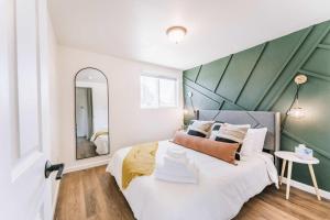 Prospect Point Steps to Memorial Park w Hot Tub