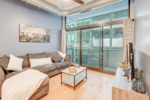 Near Fulton Market! Walkable West Loop Condo