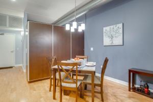 Near Fulton Market! Walkable West Loop Condo