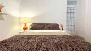 3 Bedroom Apartment in Queensway