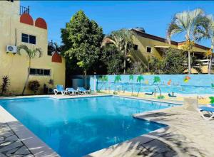 1BR Studio with Pool, Fast Wi-Fi, Walk to Beach