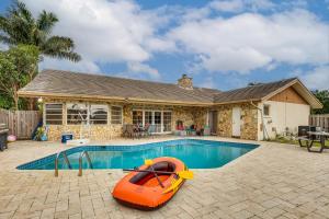 Spacious Family Escape w Pool in Deerfield Beach!