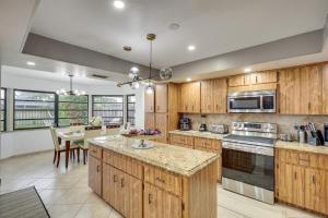 Spacious Family Escape w Pool in Deerfield Beach!