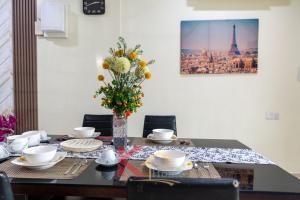 Cozy Retreat Home 3-Storey Landed-5R4B-16 Pax-City KK