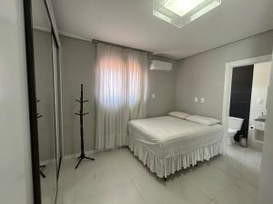 Casa com piscina, churrasqueira e toda climatizada