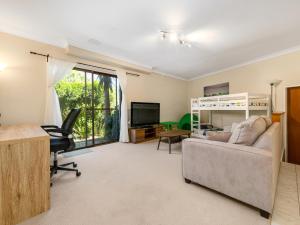 Berties 3 beaches - 5min walk to Beaches