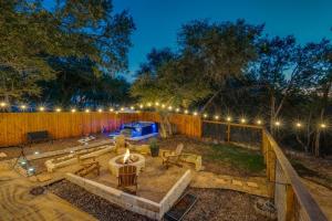 Hot Tub, Fire Pit, LUX Interior, Pet Friendly