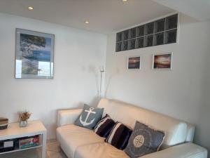 Apartamento cómodo de 3 habitaciones con aire acondicionado, terraza y piscina en Roses - ES-204-16