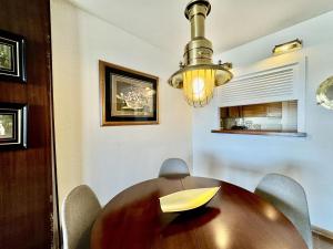 Apartamento con terraza y vistas al puerto en LEscala - HISP-7-78