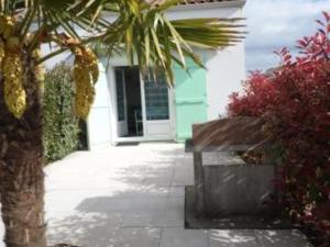 Maisonnette accueillante avec piscine et parking à La Faute-sur-Mer - FR-1-194-334