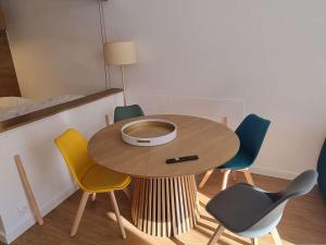 Appartement rénové, ski aux pieds, internet inclus - FR-1-292-234