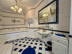 HONOR - Extravagance