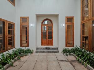 Serene Modern Home with Garden View