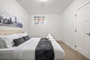 Spacious Modern 3 Bedroom Basement Suite
