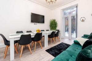 Spacious 5Bed 2Bath House with driveway and garden