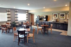 Brookstone Lodge & Suites