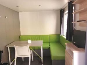 Mobil-home 2 pers. avec terrasse à Axat - API-1-52-1188
