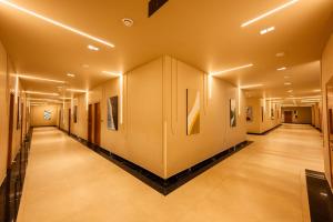THE CONTINENTAL INN & SUITES