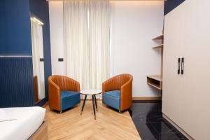 THE CONTINENTAL INN & SUITES