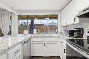 Stay in the heart of Medford