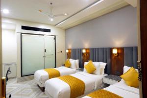 HOTEL BREEZE BAY EX - NEAR US Consulate, BKC