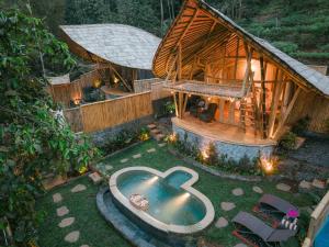 Sunrise hill bamboo house