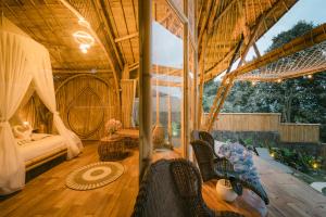 Sunrise hill bamboo house