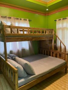 LobocAirbnb Travellers Inn