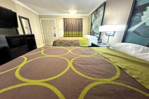 Super 8 by Wyndham Picayune