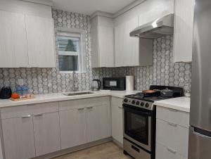 Modern 2BR Suite Steps to SkyTrain